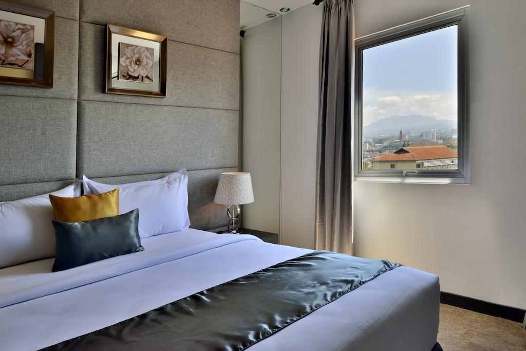 בנדונג Serela Merdeka By Kagum Hotels מראה חיצוני תמונה